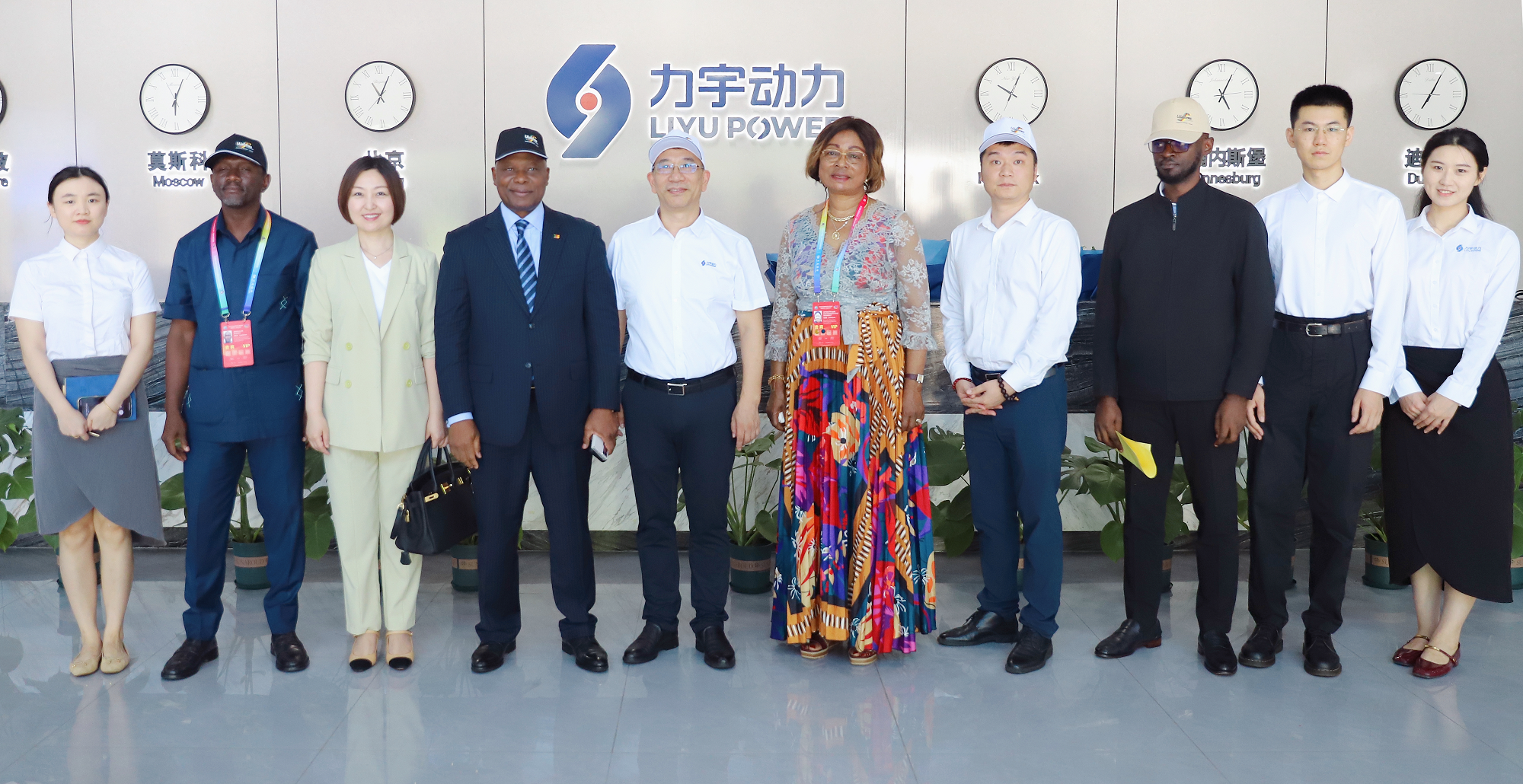 5. Embaixador Camar&otilde;es e Diretor de Departamento de Com&eacute;rcio Visita Liyu